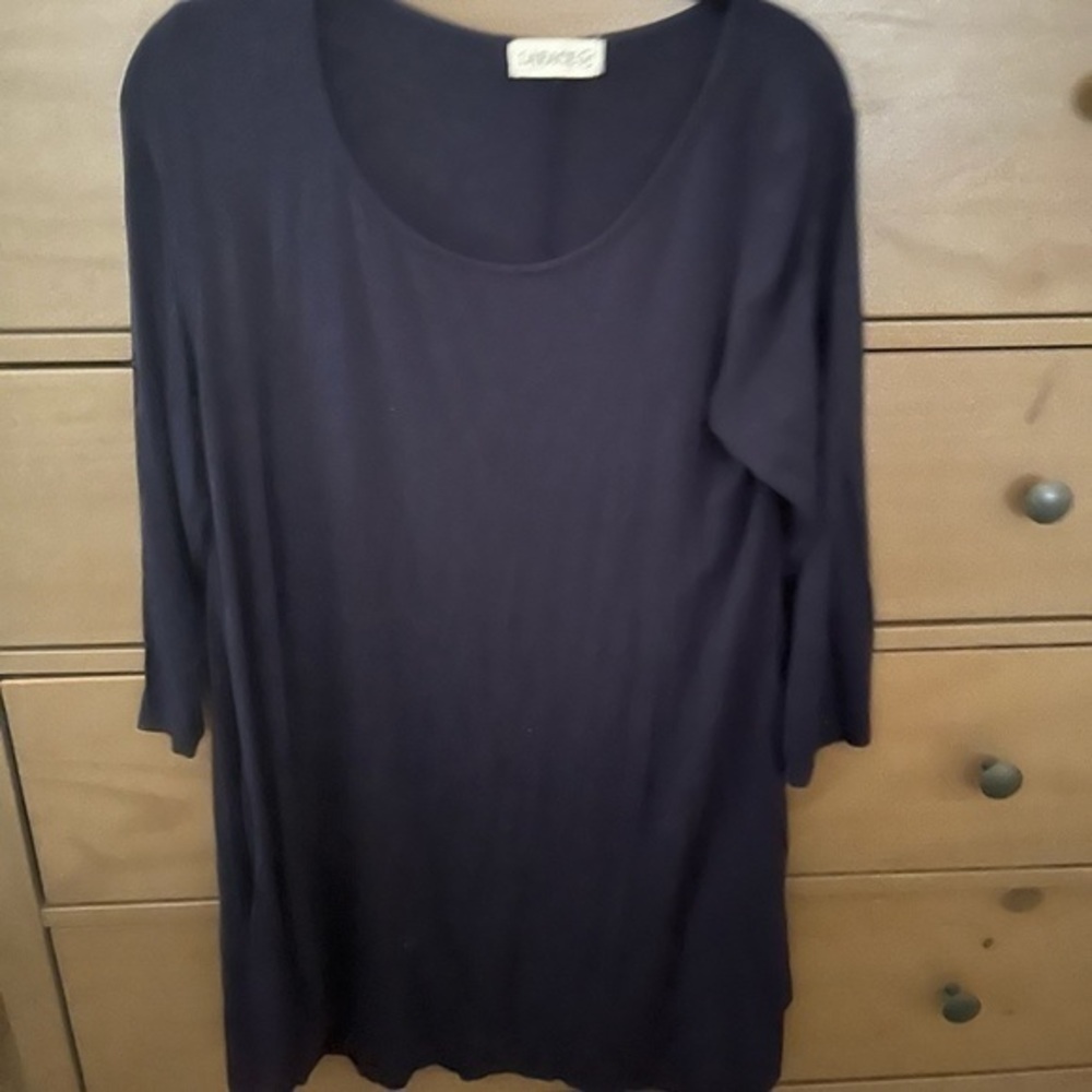 Larace long sleeve tunic in navy blue, light weight rayon. Great condition!